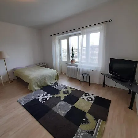 Yksioe Laehellae Kirjurinluotoa